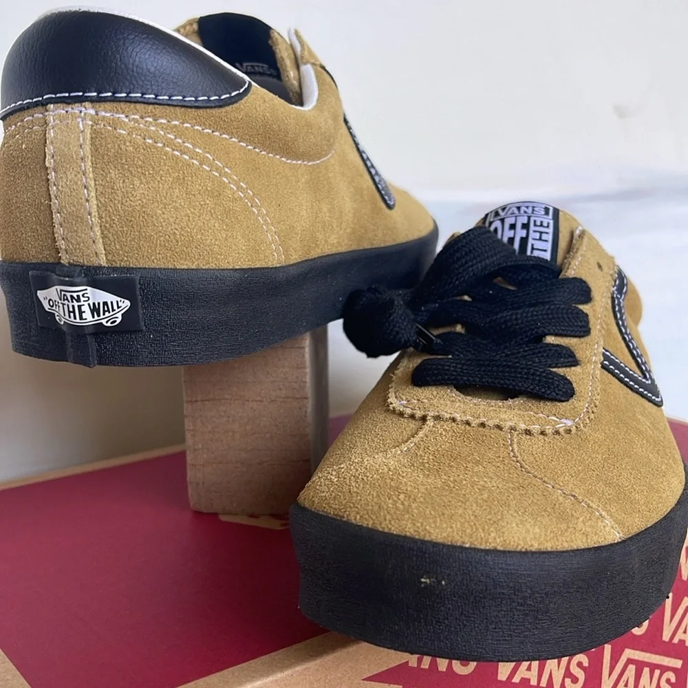 Vans Men’s Sport Low Suede Antelope
VN000CQR5QJ
Sneakers - Picture 9 of 16